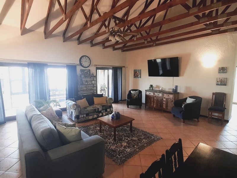 "Experience Serenity: Kosmos Ridge Estate with Scenic Dam Views" - Photo 6