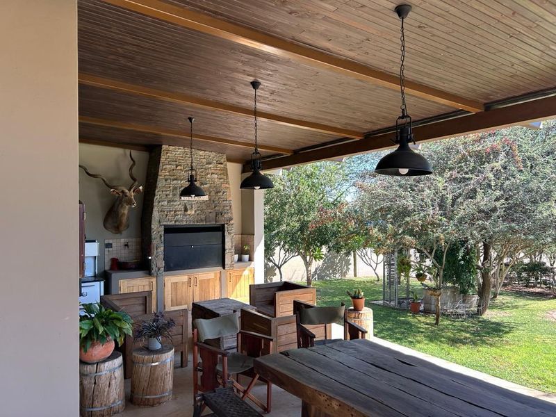 Outjo's Premier Home: Spacious, Stylish, Secure!" - Photo 2