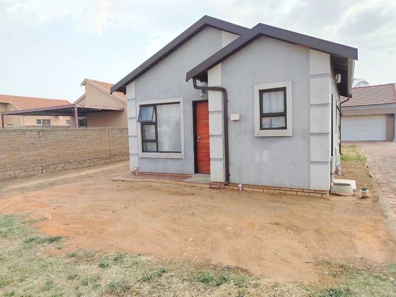 A great starter home - Photo 3