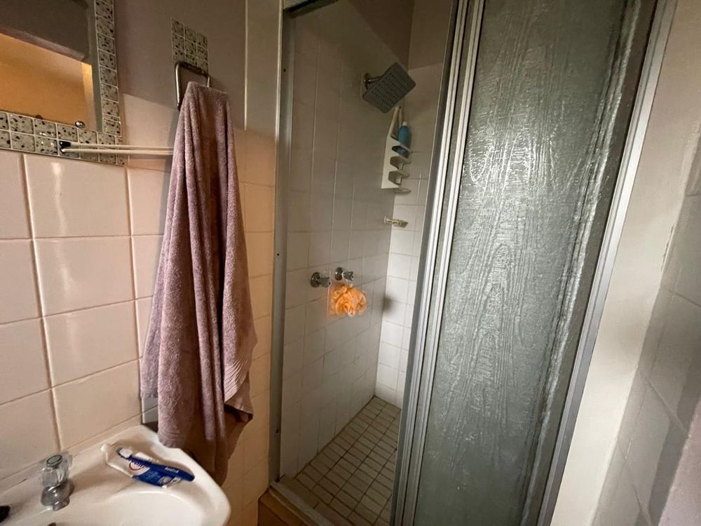 flat 2 ( ensuit w/c)