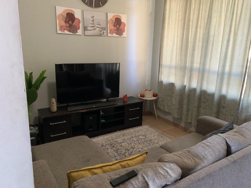 **Spacious and Conveniently Located 2-Bedroom Apartment Near Johannesburg CBD - Photo 6