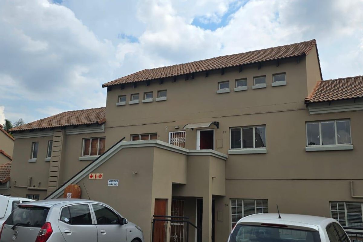 2 Bedroom Townhouse in Glen Marais - Photo 2