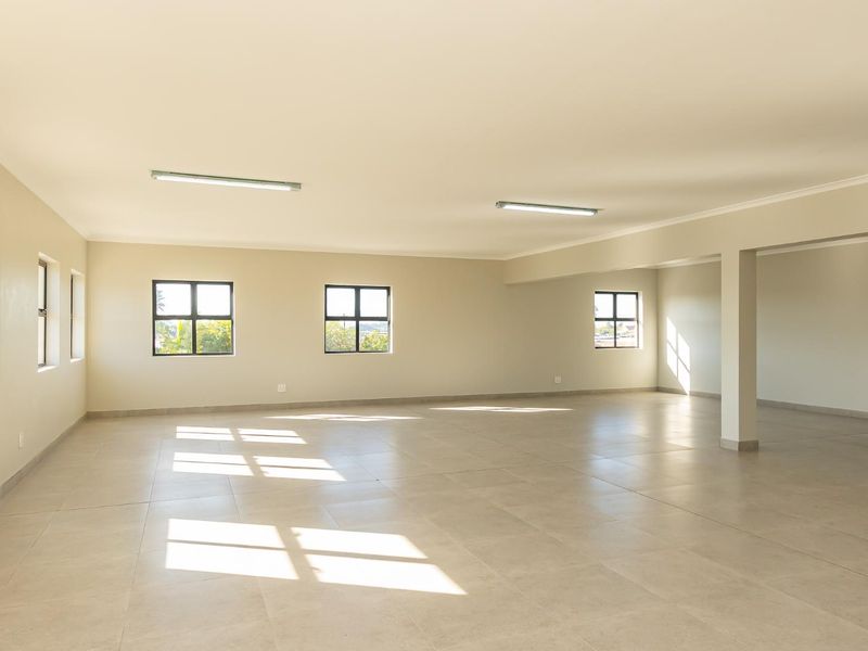 IDEAL FOR CALL CENTRE, CORPORATE OFFICES OR SHOOLS. - Photo 7