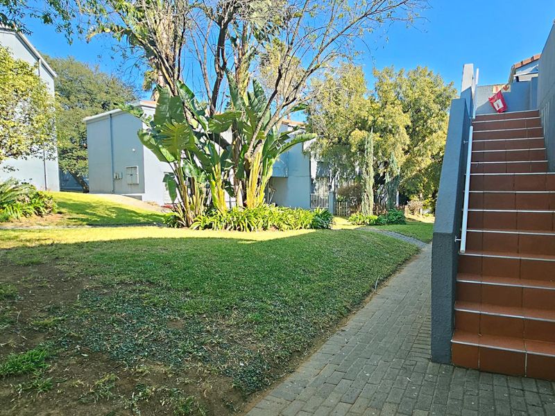 Spacious Three-Bedroom Unit Close to Everything in Radiokop - Photo 3