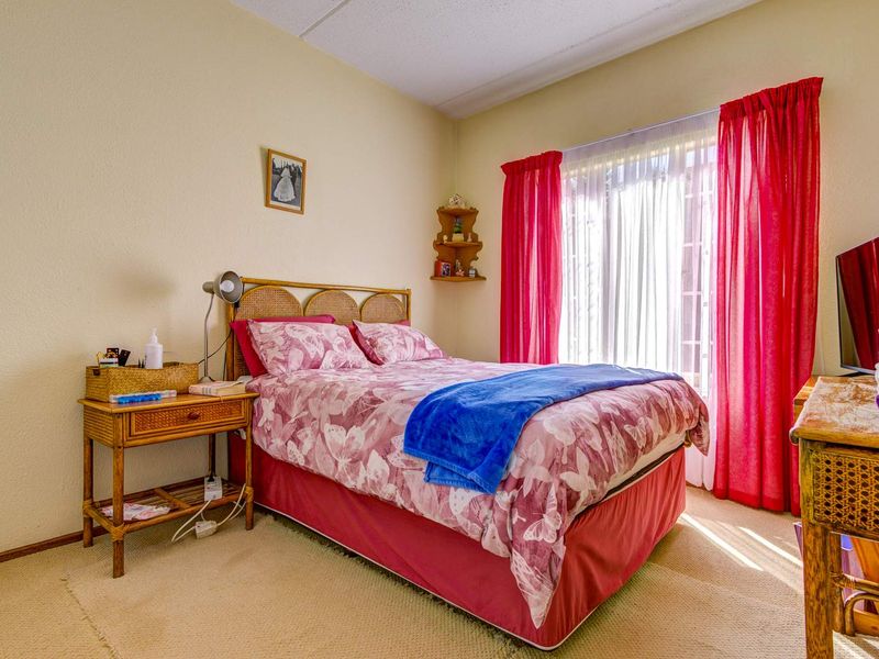 3 Bedroom  Ground floor Townhouse in Norkem Park - Photo 9