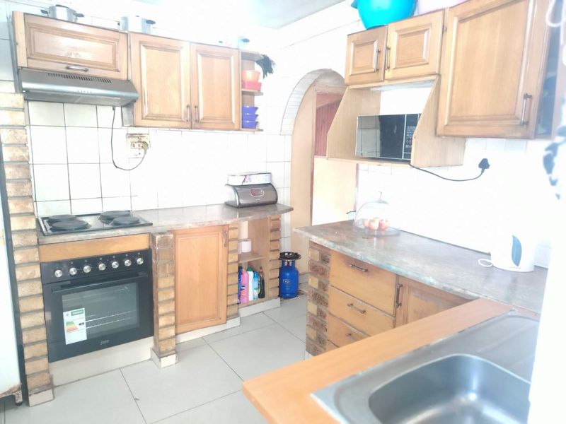 HOUSE AND COTTAGE FOR SALE UMLAZI A - Photo 9