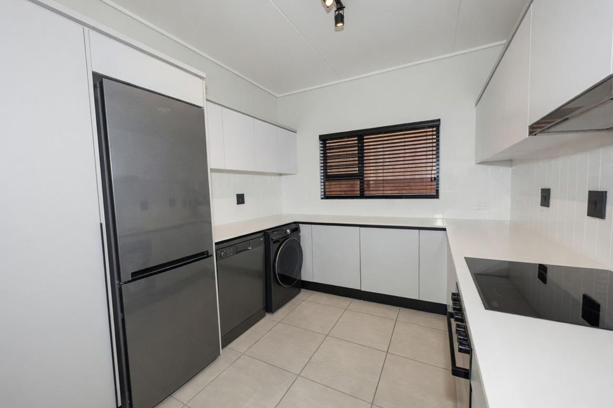 FULLY FUNRISHED THREE BEDROOM GROUND FLOOR APARTMENT FOR SALE!!! - Photo 5