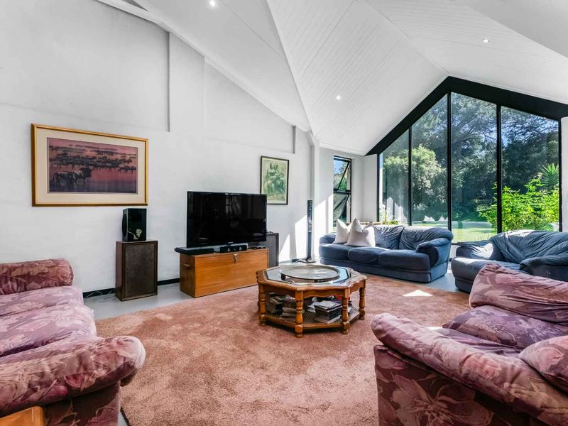 A CHARMING HOME FILLED WITH NATURAL LIGHT AND SET IN A PEACEFUL SETTING - Photo 4