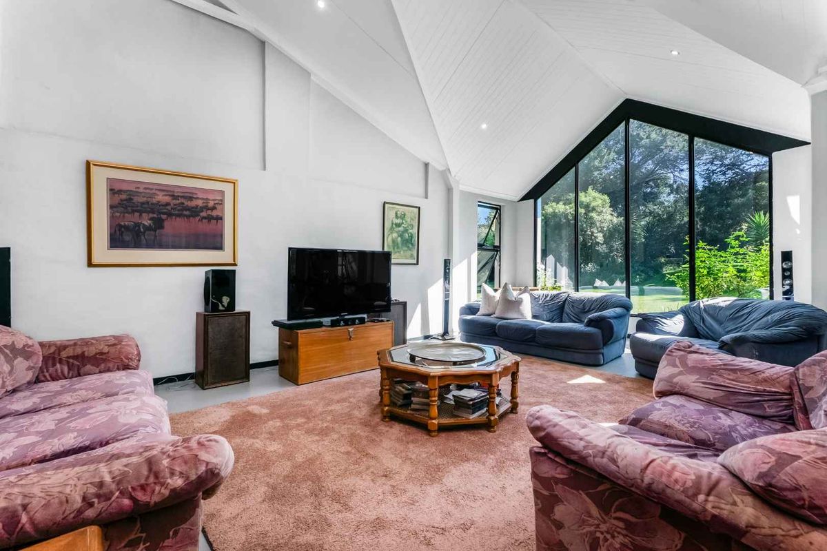 A CHARMING HOME FILLED WITH NATURAL LIGHT AND SET IN A PEACEFUL SETTING - Photo 4