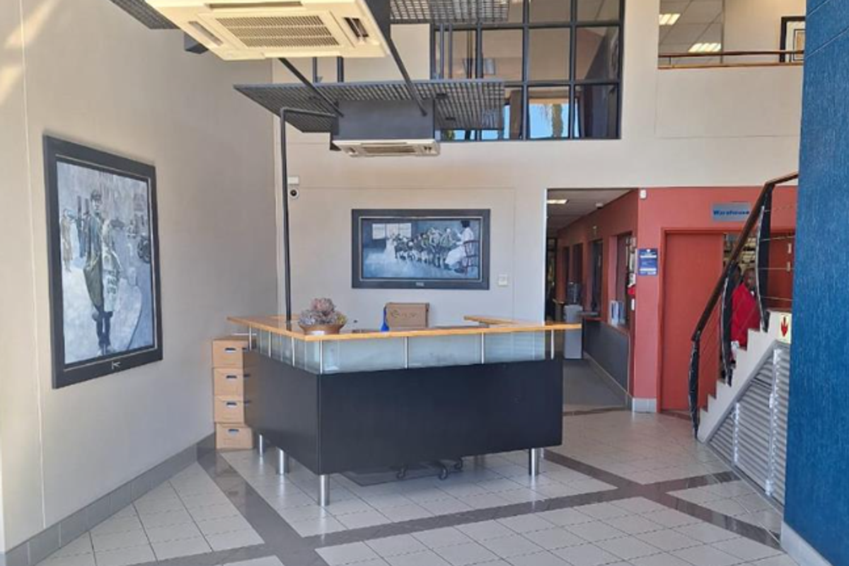Office and Warehouse in best location Windhoek Central - Photo 4