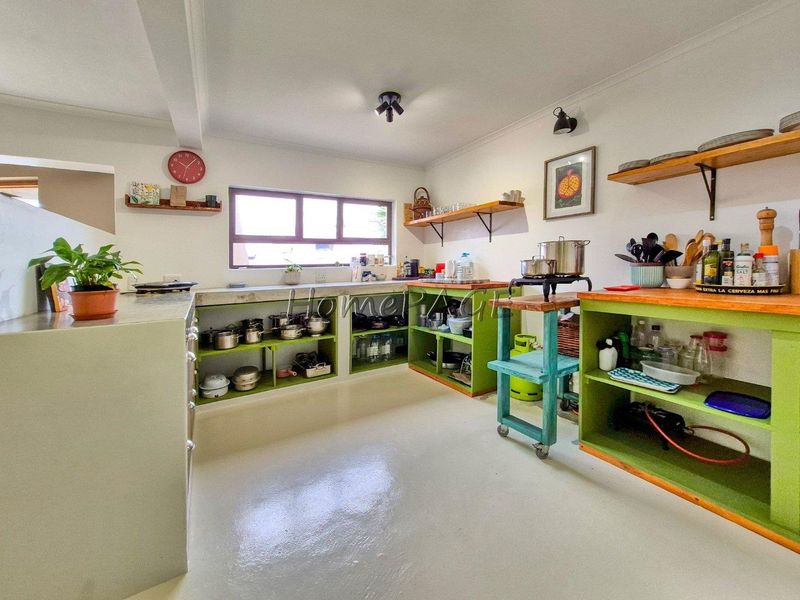Meersig, Walvis Bay:  Spacious 3 Bedr Home with 1 Bedr Flat is for sale - Photo 10