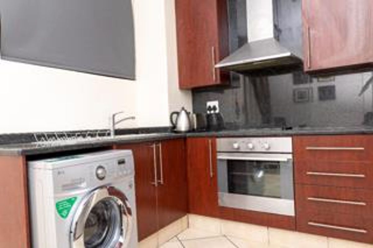FURNISHED BACHELOR - Photo 5