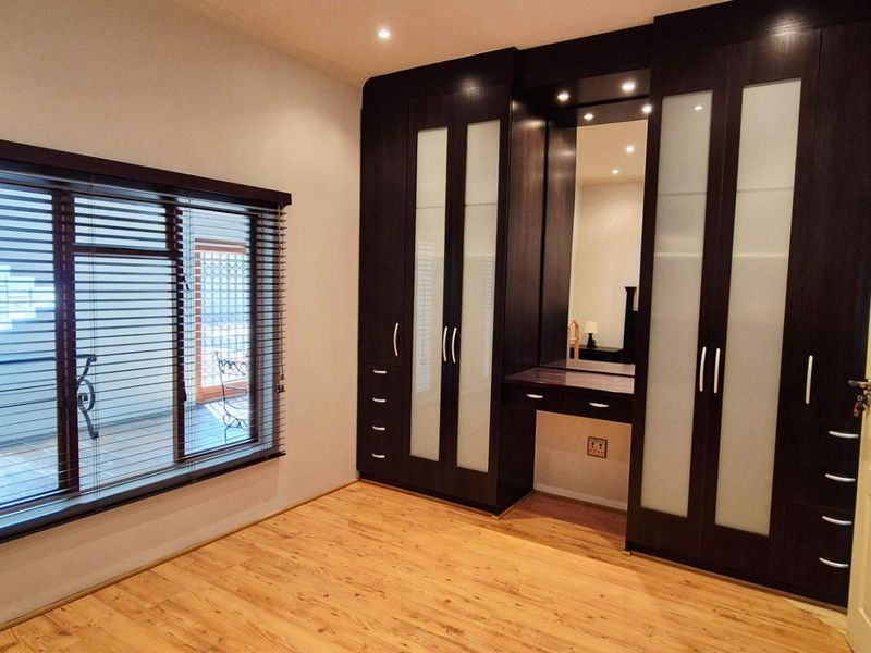 Exclusive Sole Mandate!  This Elegant & Modern Family Home with Luxury Finishes for Sale in Okahandja! - Photo 7