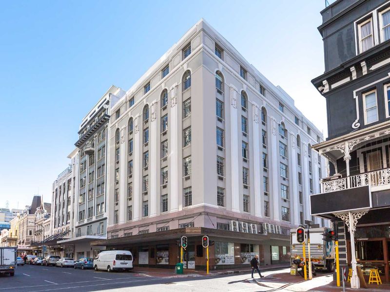 24/7 access to designer office space for 4 persons in Spaces 50 Long Street. - Photo 3