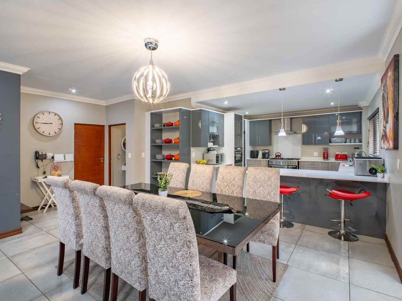 Family Home for Sale in Midstream Ridge Estate - Photo 6