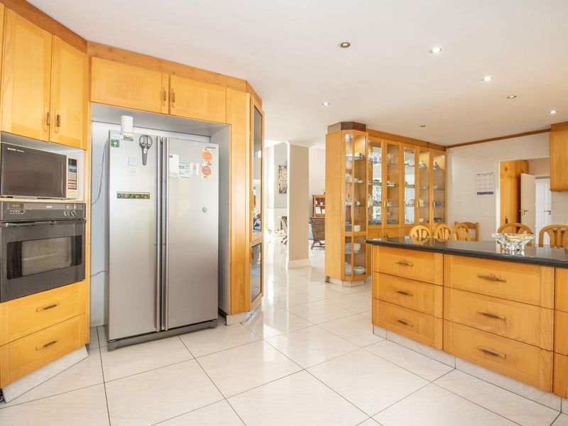 A winner with space and style – the size will surprise. - Photo 10