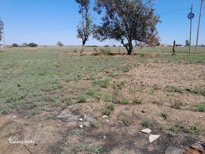 1 ha Vacant Land already walled on one side next to the main road - Photo 2