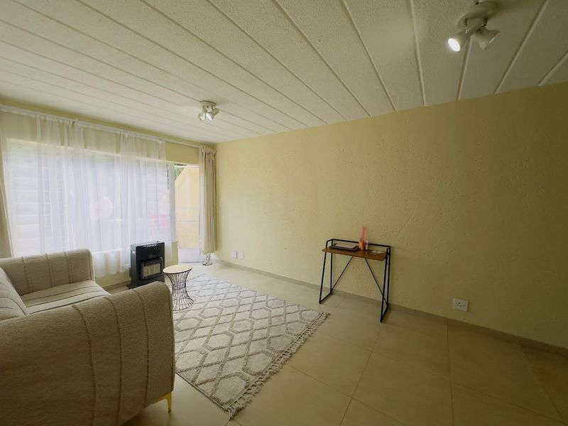 2 Bedroom Apartment for Sale in Glen Austin - Photo 9
