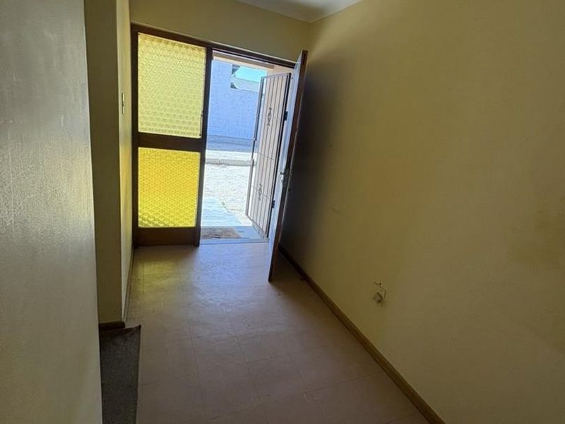 3 Bedrooms House For Sale - Photo 4