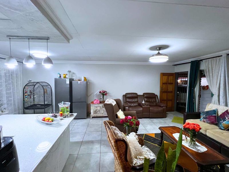 Modern 3-Bedroom Townhouse in the Heart of Doornpoort - Photo 9