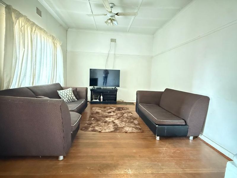 Convenient Living: 3-Bed Home with Extra Income Options - Photo 4