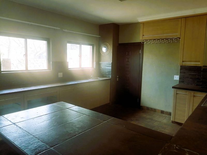 Exclusive Trible storey 4-Bedroom Home in a Secure Estate - Photo 9