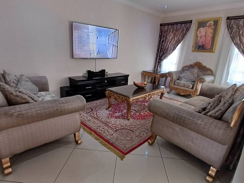 Estate Living - Photo 5
