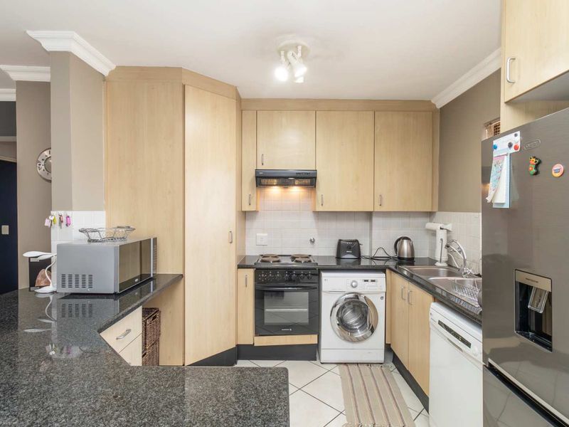 Executive upstairs Apartment - Photo 3