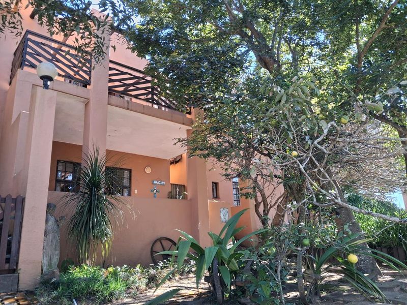 Three-bedroom sectional title in Hoogland estate for sale. - Photo 2