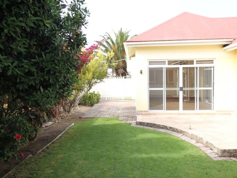 Large family Home for Sale in Central Swakopmund - Photo 3