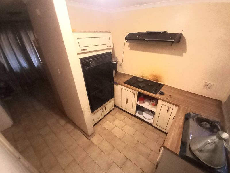 Three bedrooms house for sale in Atteridgeville - Photo 3