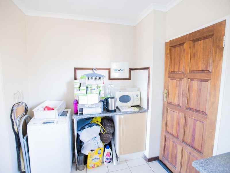 2 Bedroom Townhouse With A Covered Balcony - Photo 3