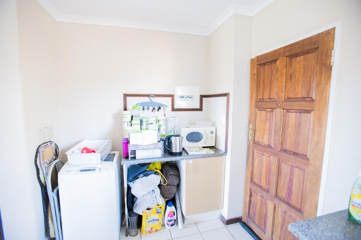 2 Bedroom Townhouse With A Covered Balcony - Photo 3