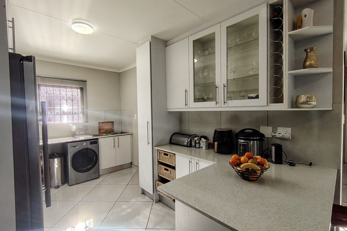 3 Bedroom House for sale In Mackenzie Park - Photo 5