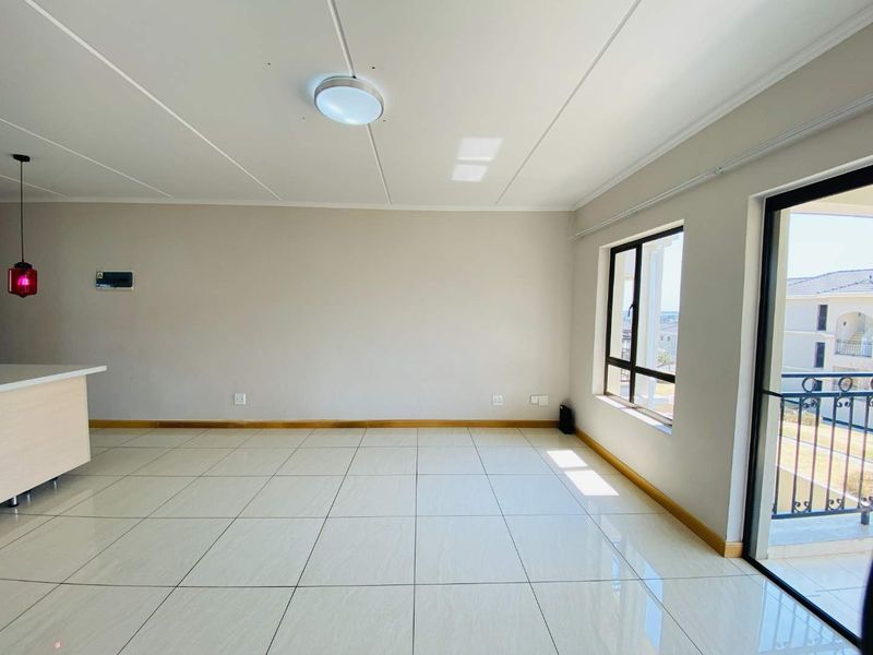 A Luxurious 2 Bed Apartment for Sale in Summerset - Photo 9