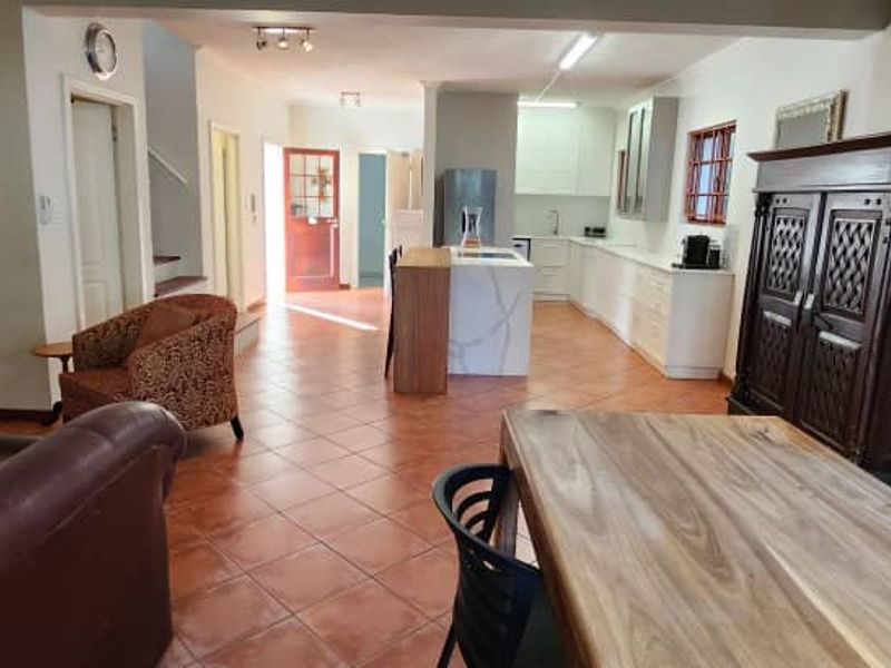 Spacious unit in small complex of only 6 units - Photo 6