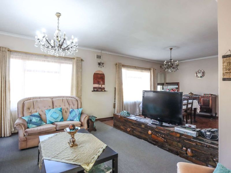 Home With Endless Potential. - Photo 5