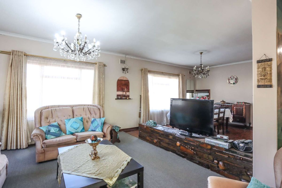 Home With Endless Potential. - Photo 5