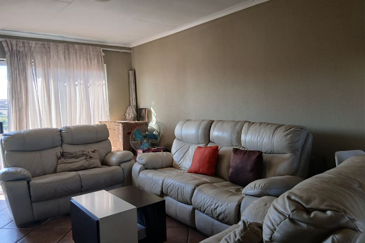 Pet-Friendly Paradise: Spacious 3-Bedroom Apartment Awaits! - Photo 4