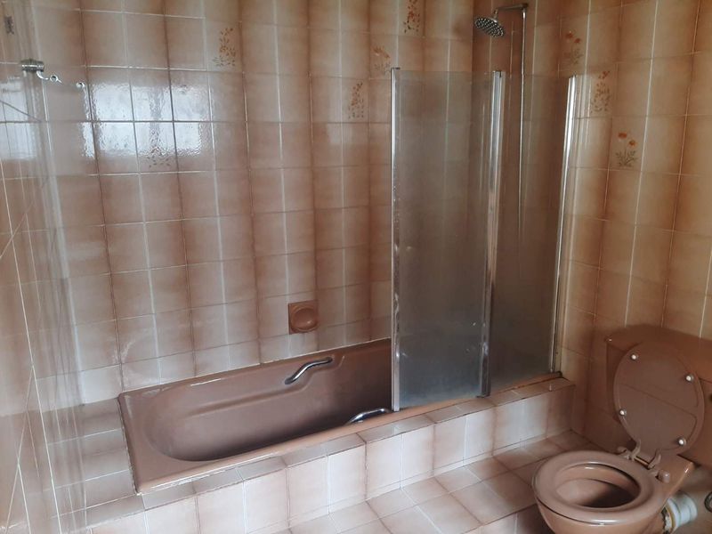 3 Bedrpoom House with 3, 2 Bedroom cottages at The Hill - Photo 5