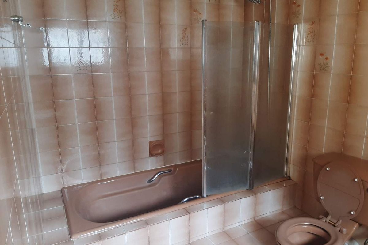 3 Bedrpoom House with 3, 2 Bedroom cottages at The Hill - Photo 5