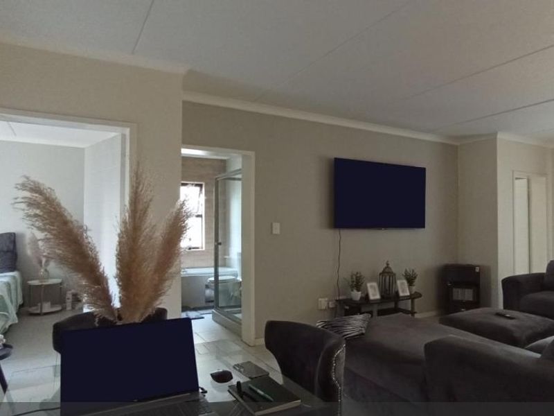 Stunning Apartment In Fish Eagle View Modderfontein - Photo 3