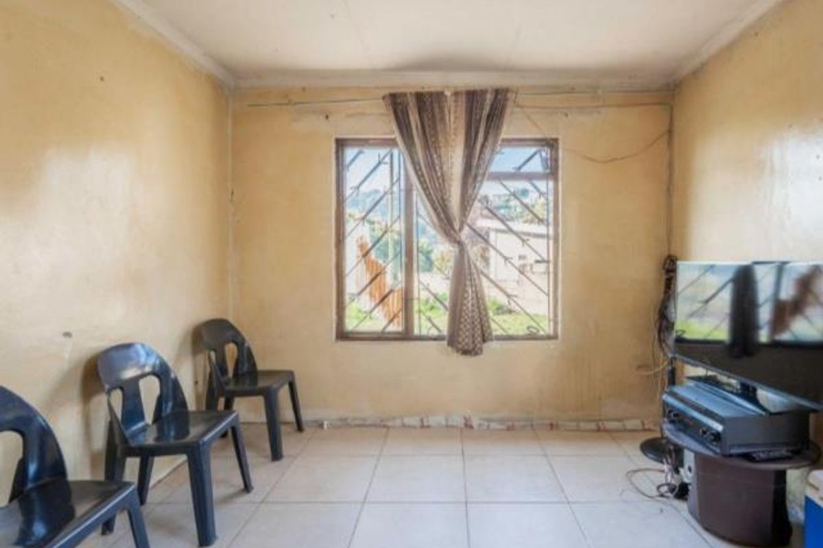 2-Bedroom Home with Unique Rondavel - Photo 4