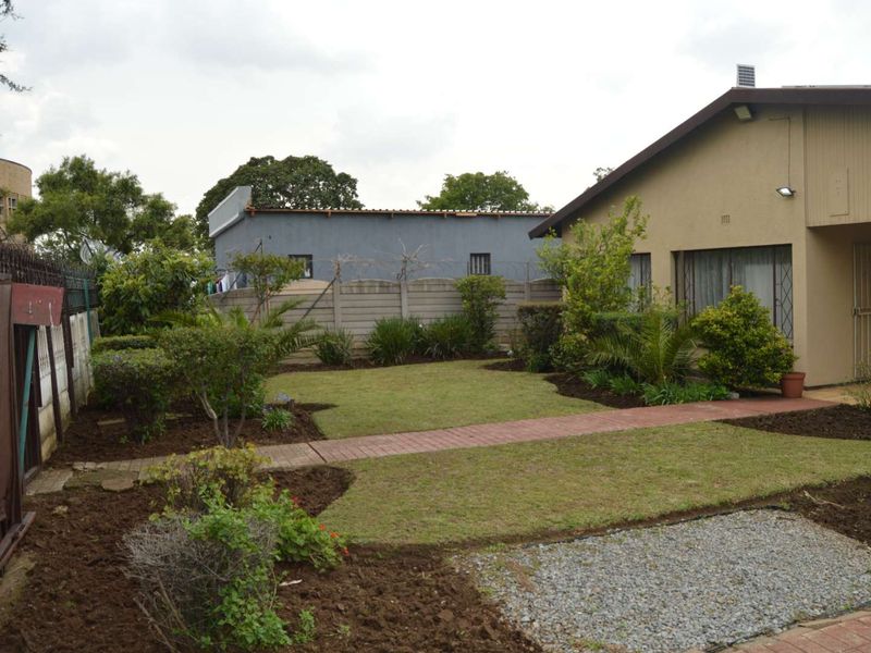 Four bedroom house with a flatlet in New Redruth - Photo 2
