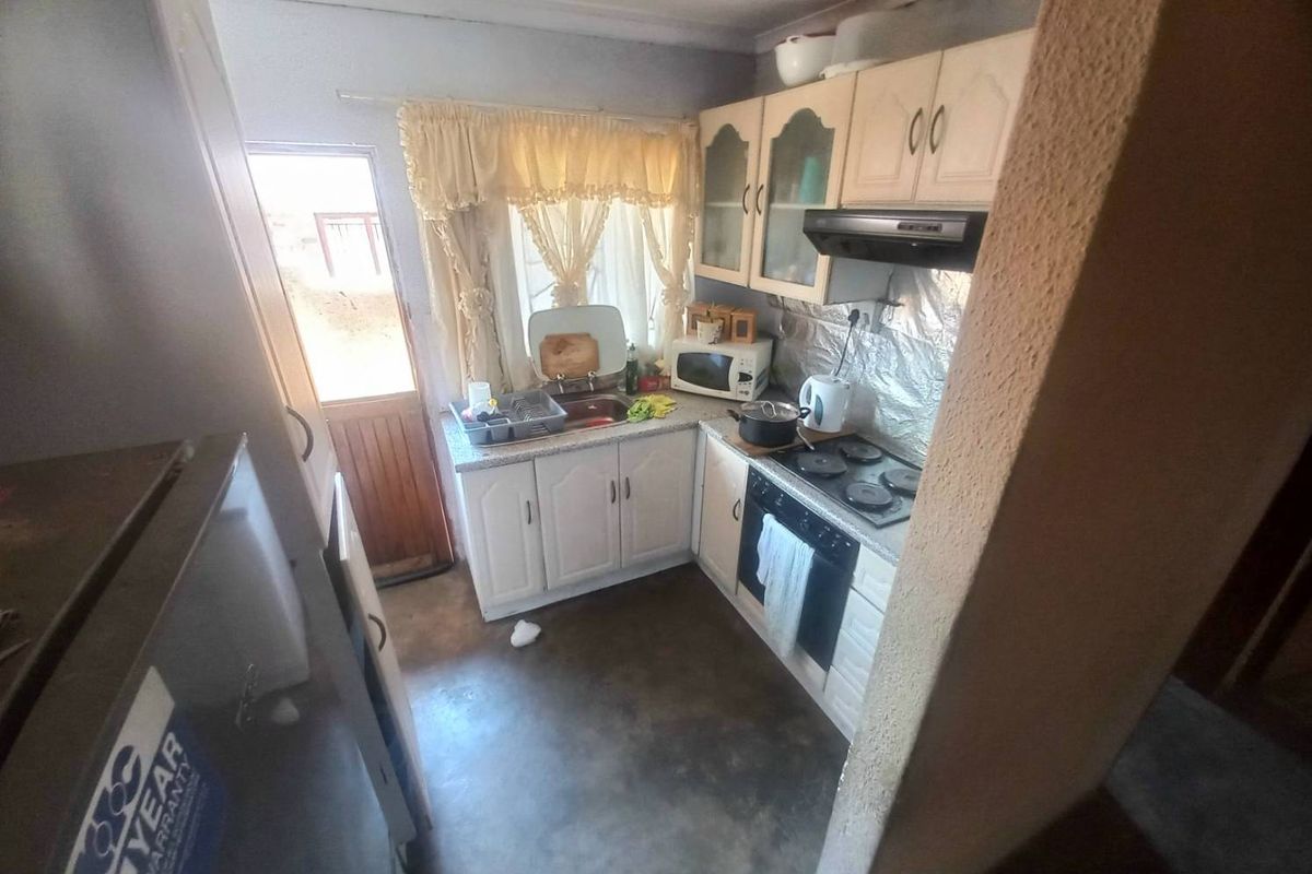 Three bedroom house for sale in Mabopane Morula view - Photo 4