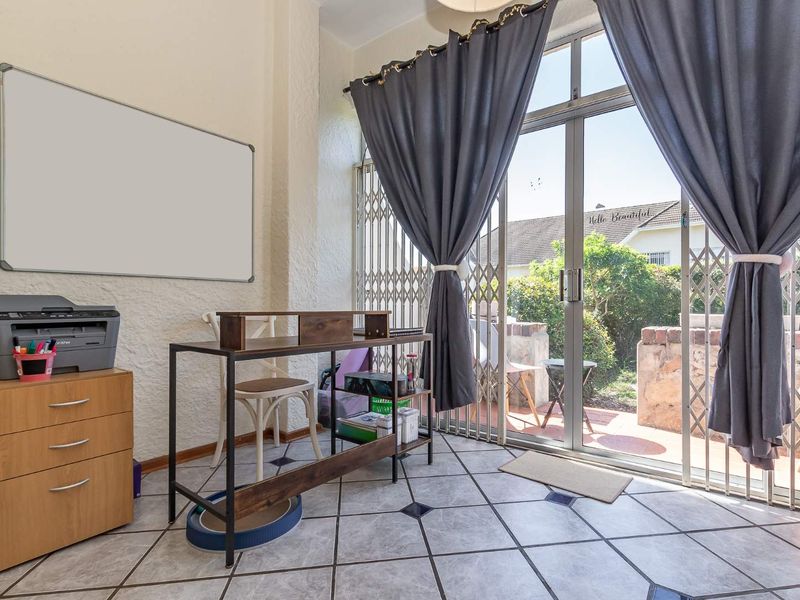 Spacious 2-Bedroom Apartment with Private Garden in Kenilworth - Photo 6