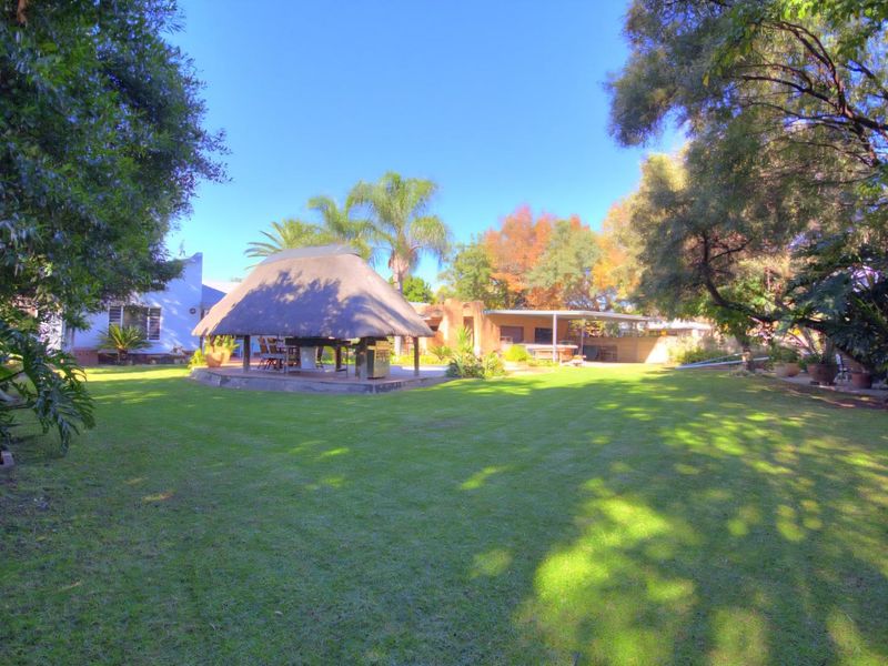 Spacious 4 bed Home with Designer Pool, Lapa with plenty space for parking! The Entertainer’s Dream! - Photo 3