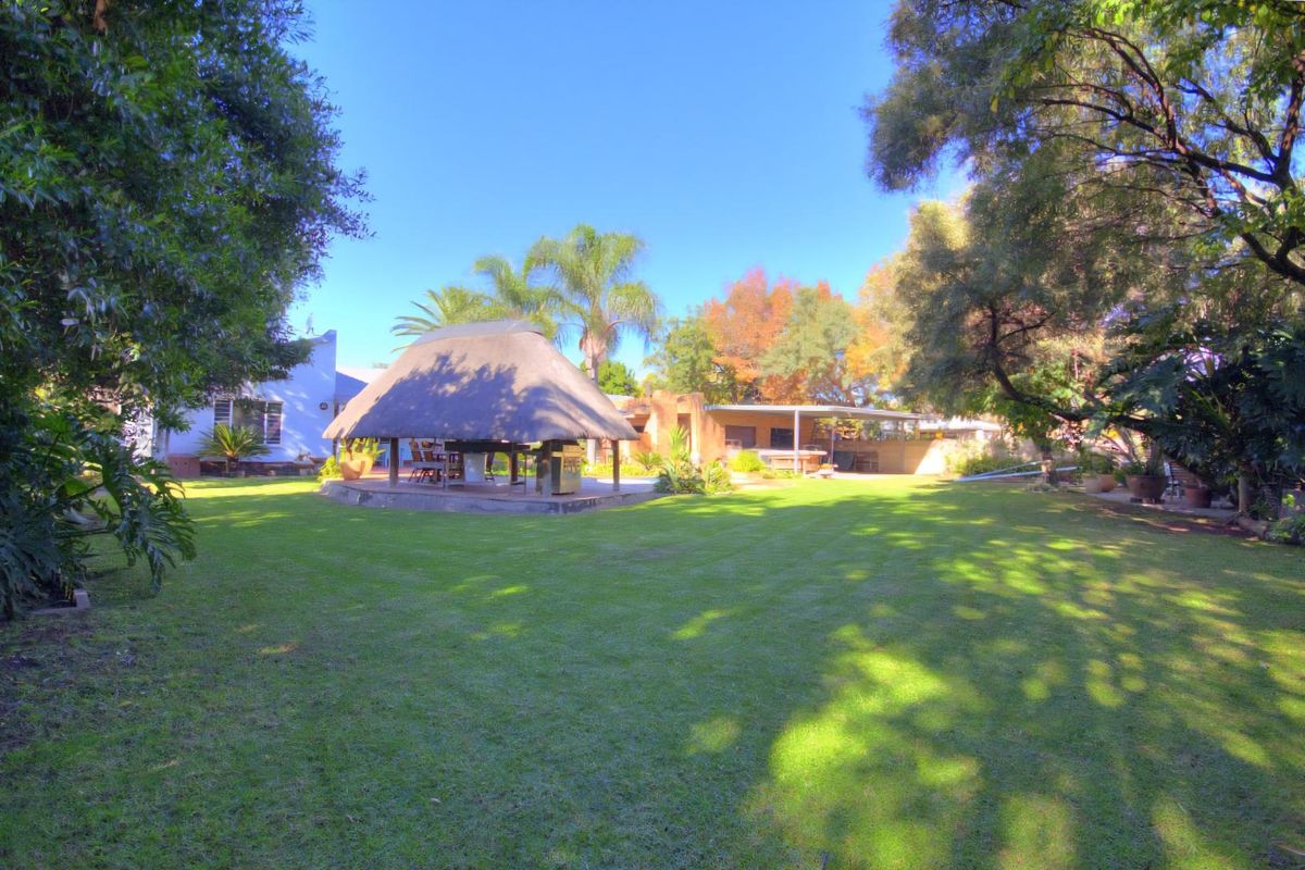 Spacious 4 bed Home with Designer Pool, Lapa with plenty space for parking! The Entertainer’s Dream! - Photo 3