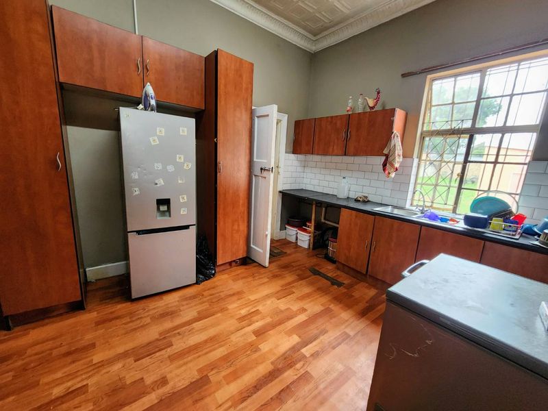 Unbeatable Versatility: High-Exposure Property Perfect for Business or family home - Photo 6