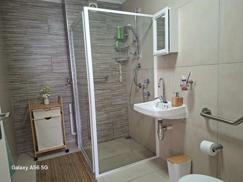 Be quick to view this stunning apartment - Photo 6